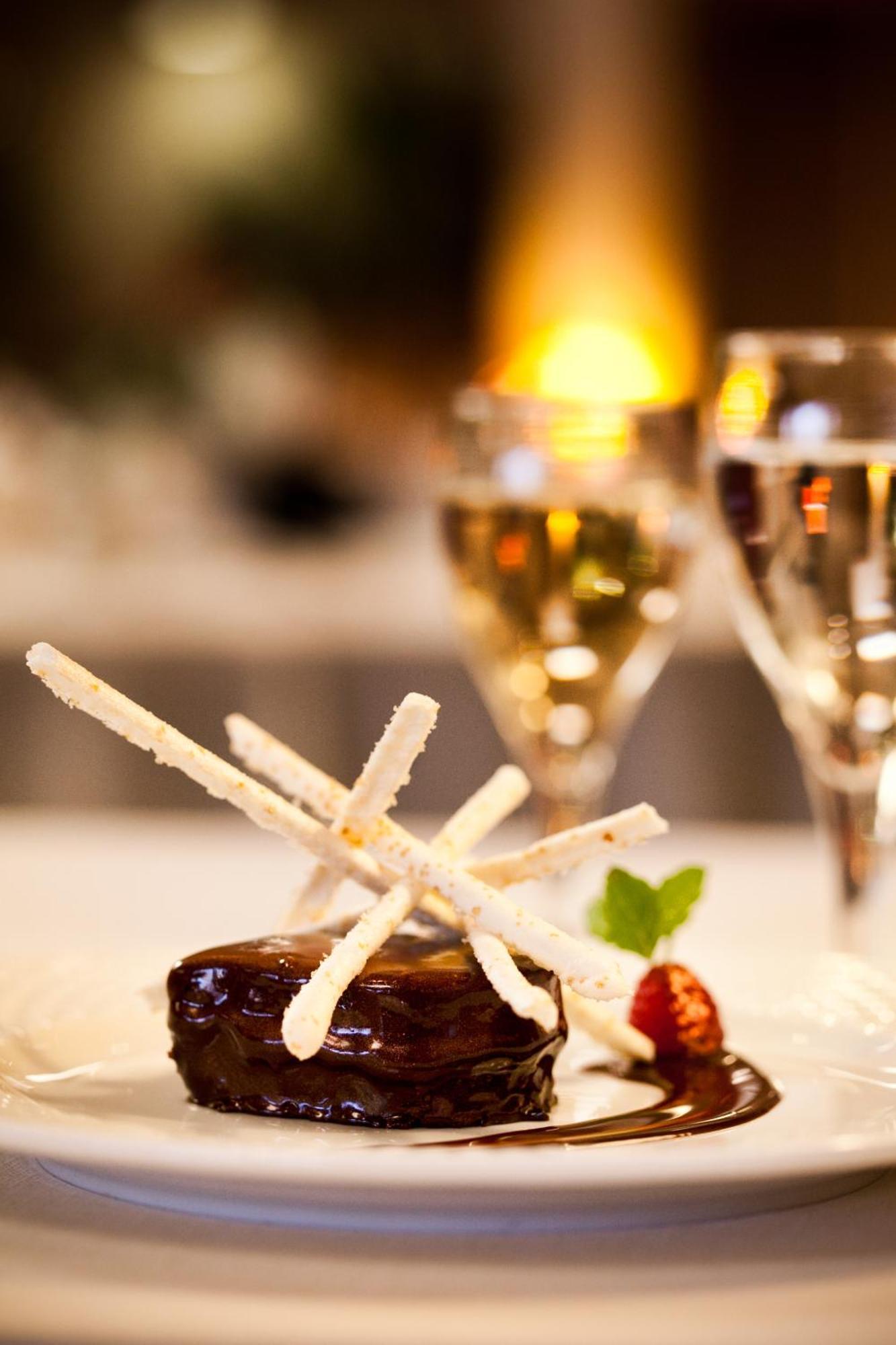 Logis Hotel & Restaurant Arcombelle モンティニー・ル・ロワ エクステリア 写真
