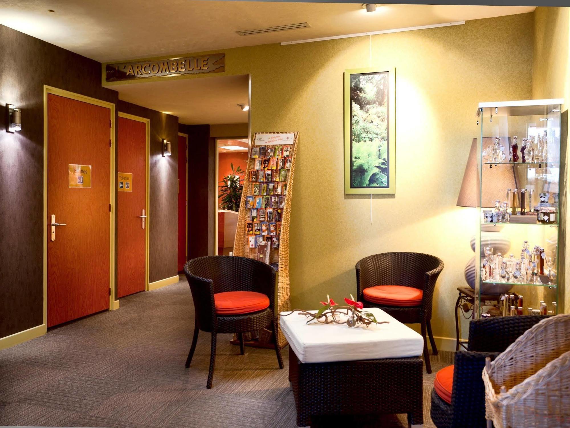 Logis Hotel & Restaurant Arcombelle モンティニー・ル・ロワ エクステリア 写真