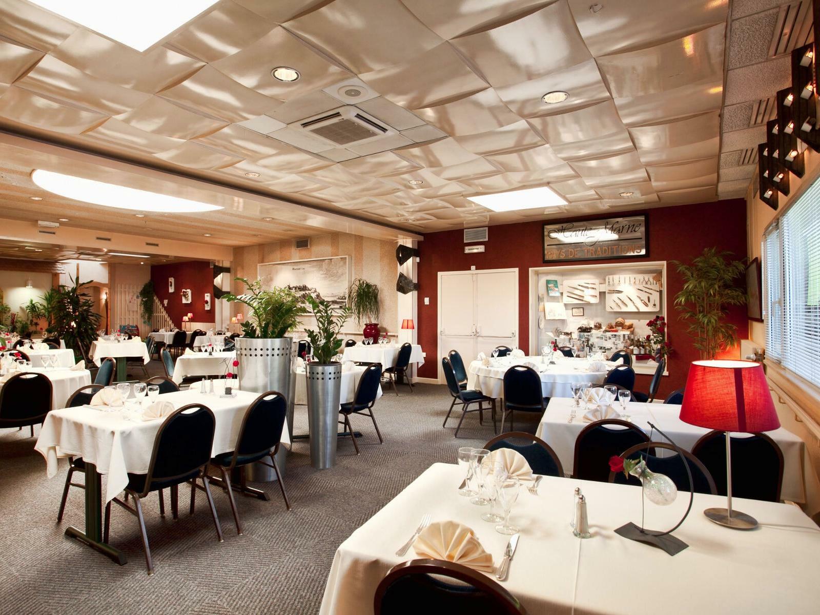 Logis Hotel & Restaurant Arcombelle モンティニー・ル・ロワ エクステリア 写真